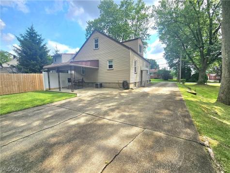 2231 N Glenwood Avenue Niles OH 44446