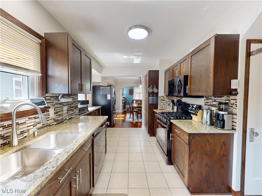 3585 Warren Road Cleveland OH 44111