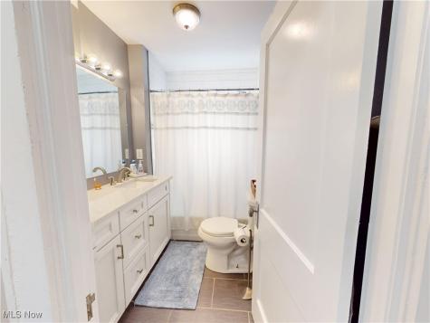 3585 Warren Road Cleveland OH 44111