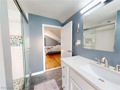 3585 Warren Road Cleveland OH 44111