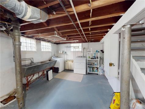 3585 Warren Road Cleveland OH 44111