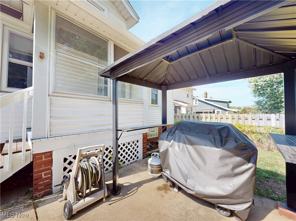 3585 Warren Road Cleveland OH 44111