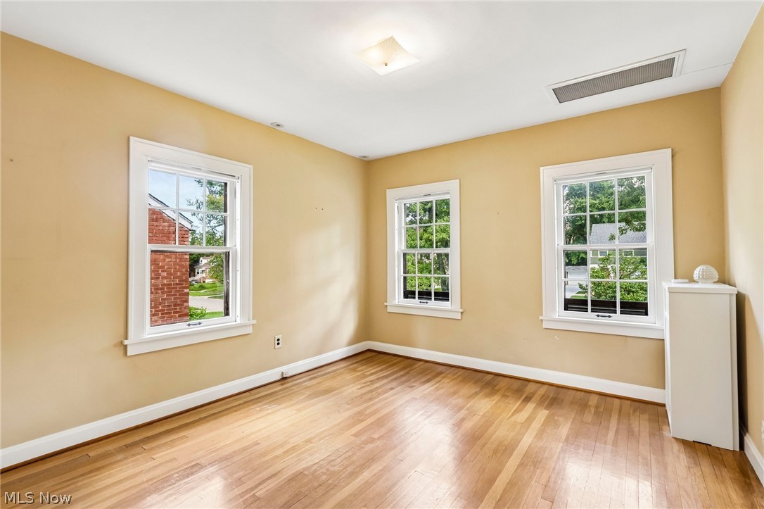 3392 Meadowbrook Boulevard Cleveland Heights OH 44118