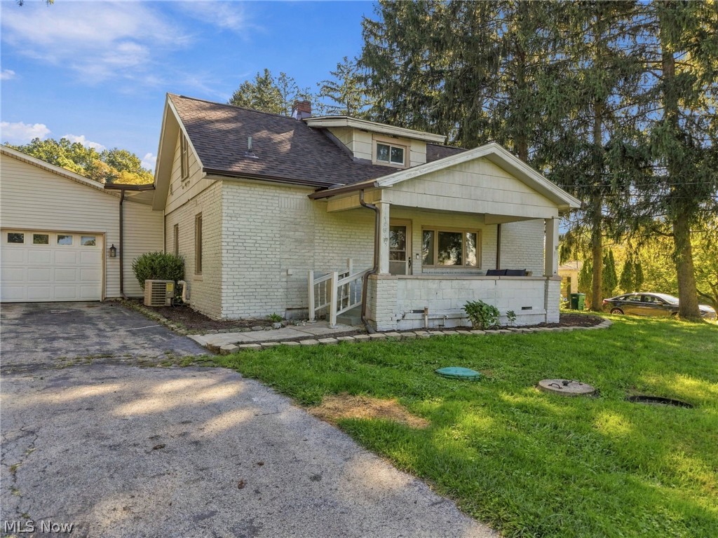 1953 Lawn Avenue Lowellville OH 44436
