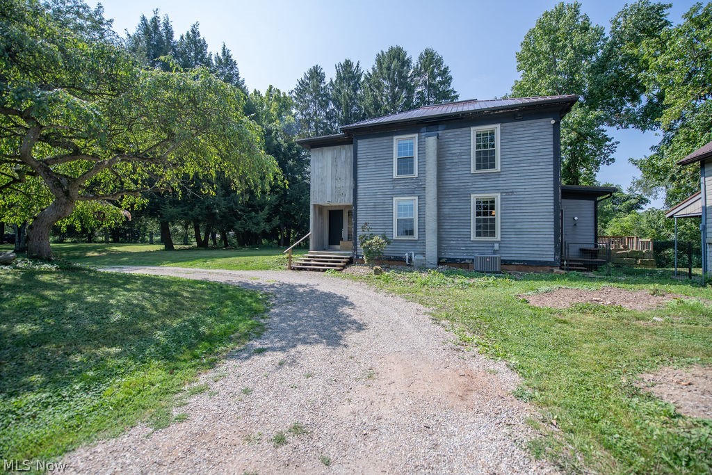 1685 N Orchard Road NE Bolivar OH 44612