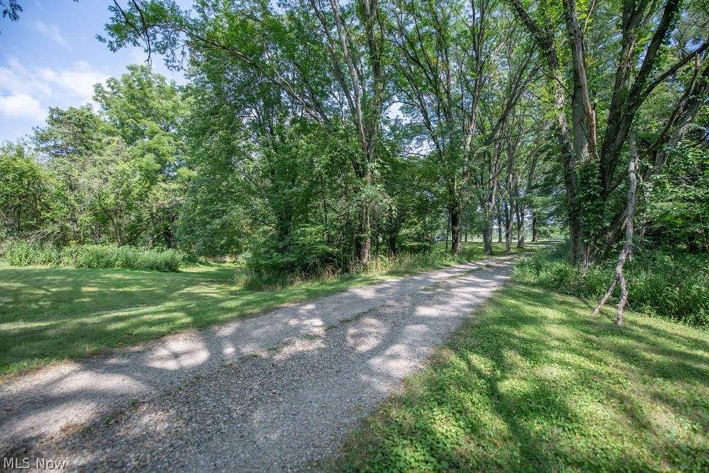 1685 N Orchard Road NE Bolivar OH 44612