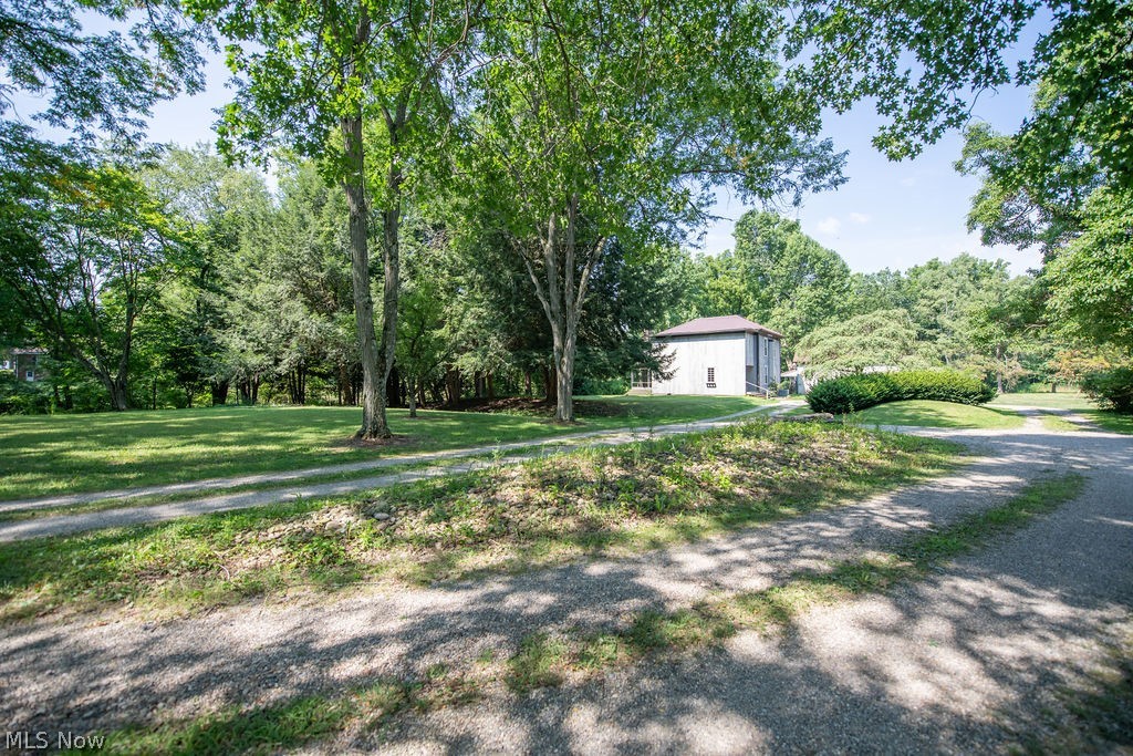 1685 N Orchard Road NE Bolivar OH 44612