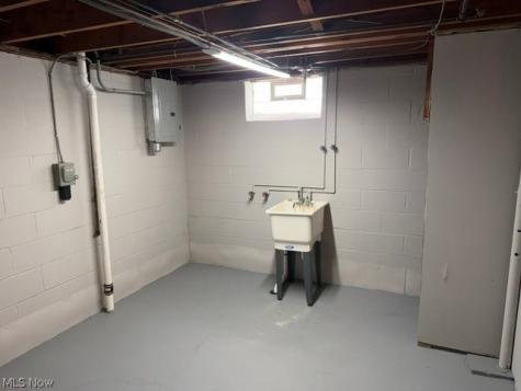 907 E 216th Street Euclid OH 44119