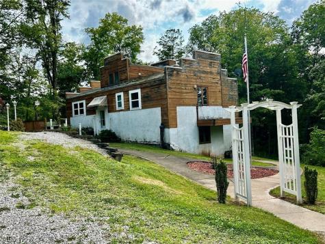 1785 Mitchells Lane Marietta OH 45750