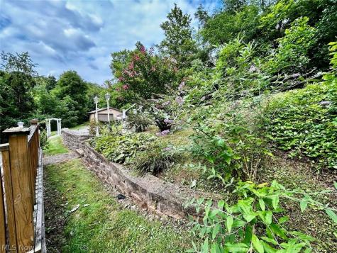 1785 Mitchells Lane Marietta OH 45750