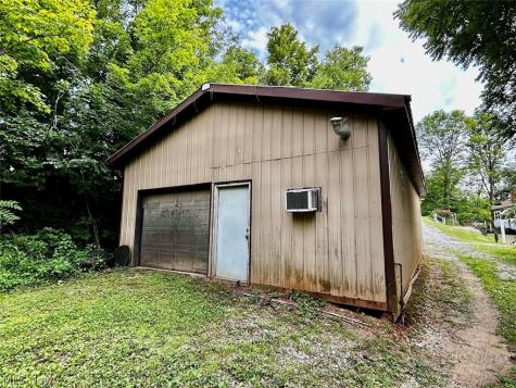 1785 Mitchells Lane Marietta OH 45750