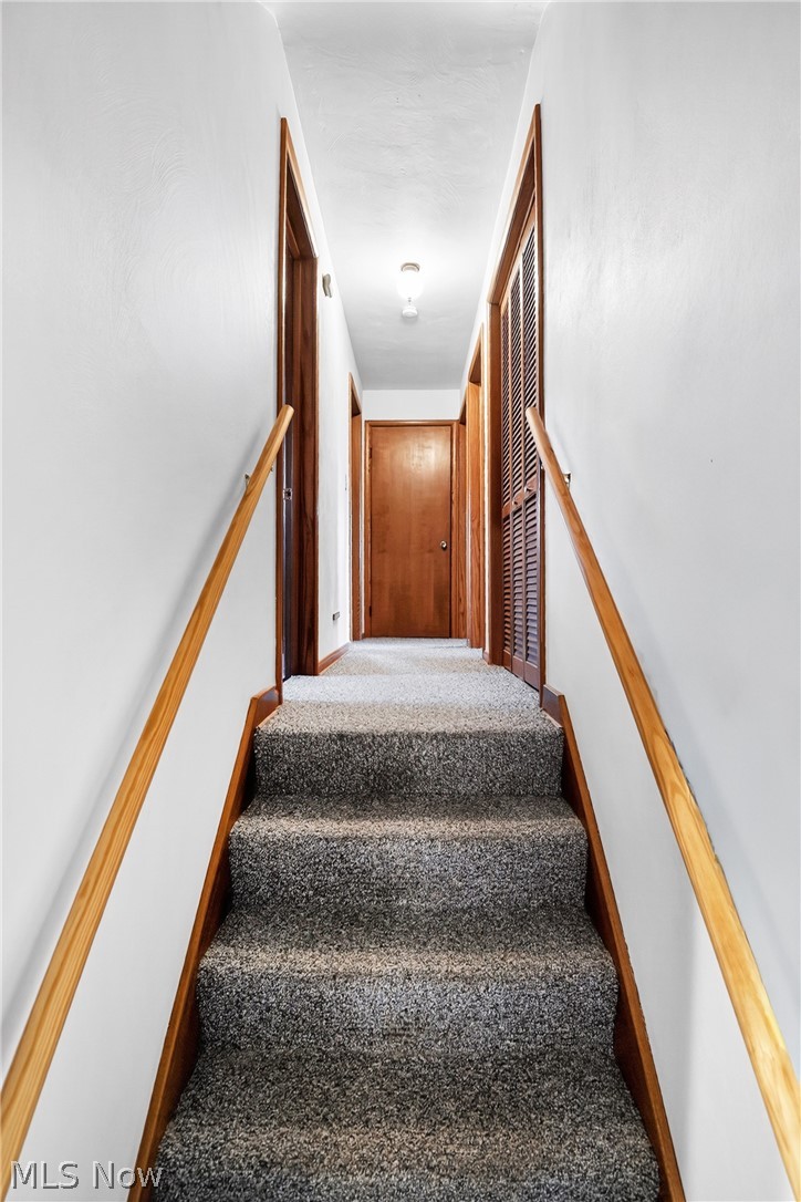 130 Robinwood Drive New Middletown OH 44442