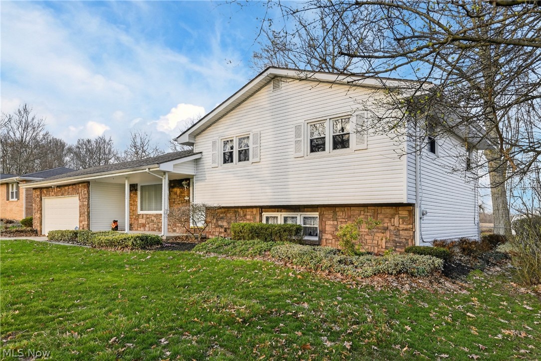 130 Robinwood Drive New Middletown OH 44442