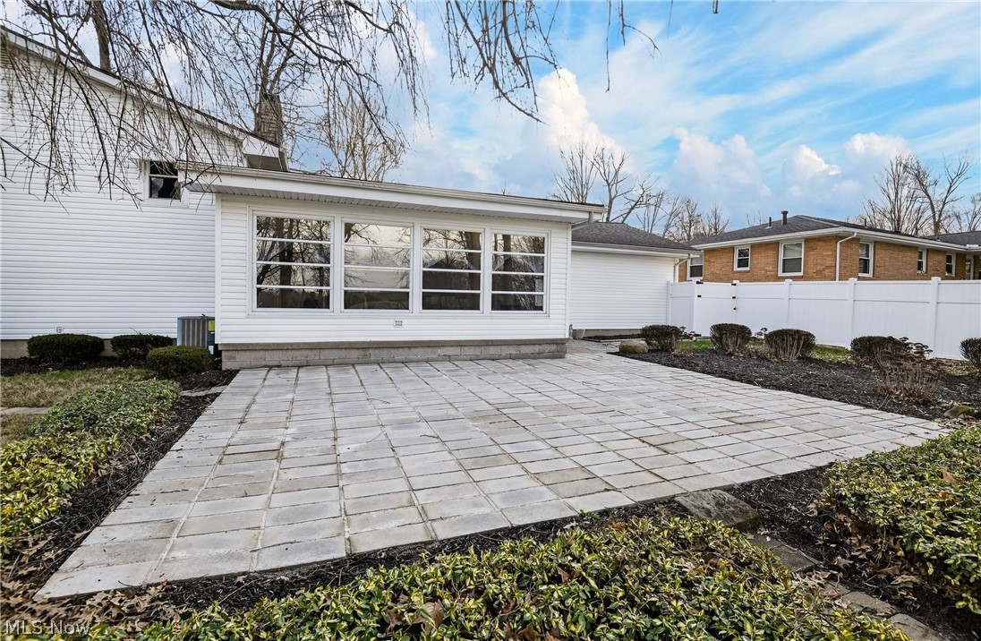 130 Robinwood Drive New Middletown OH 44442