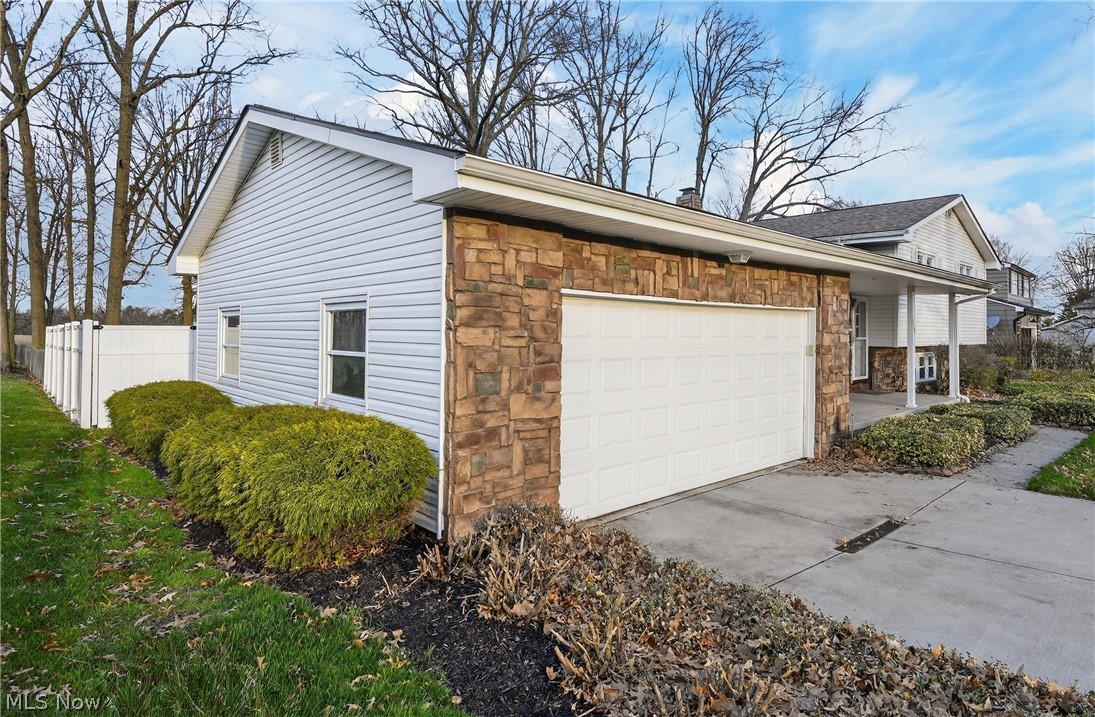 130 Robinwood Drive New Middletown OH 44442