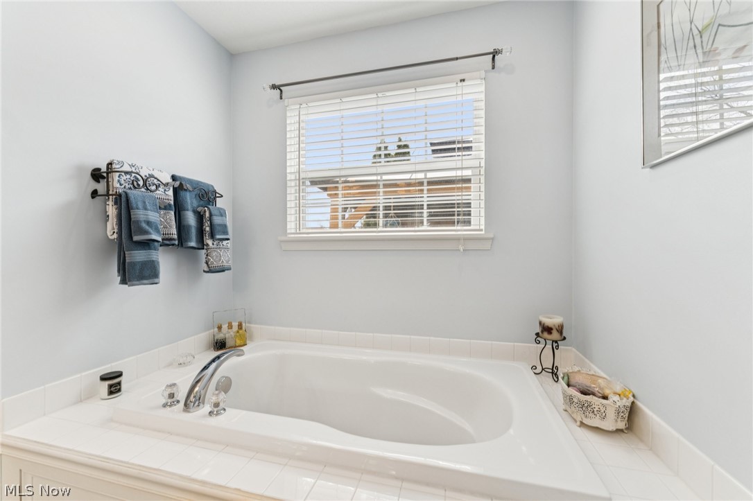 1235 Cherokee Path Vermilion OH 44089