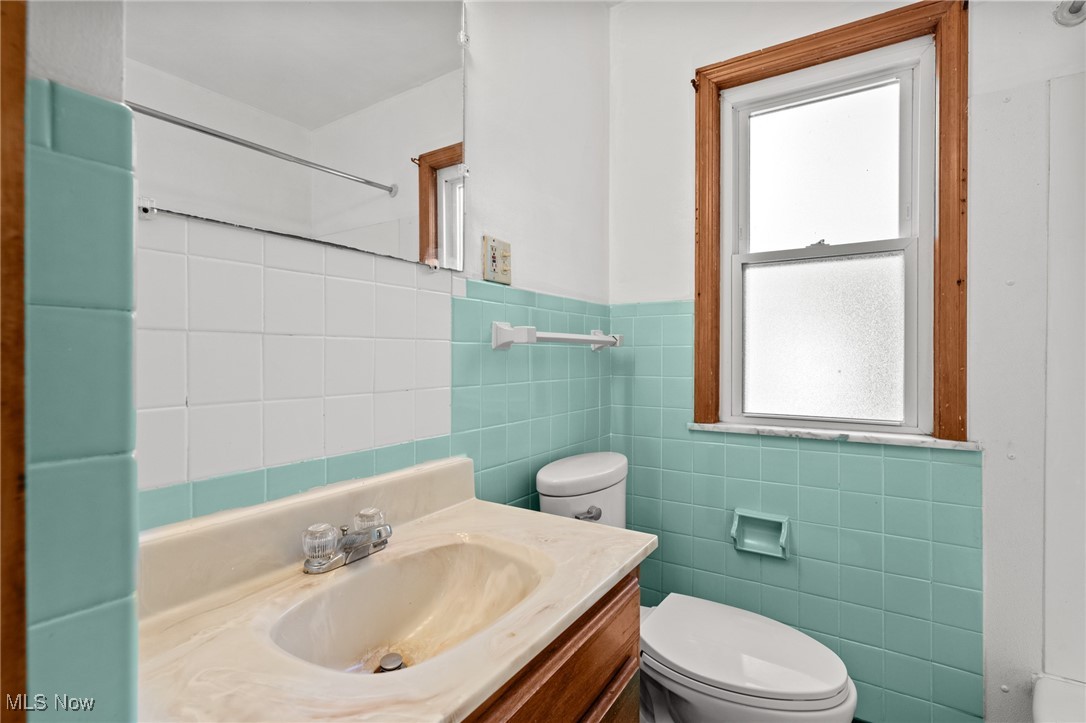 411 E 329th Street Willowick OH 44095