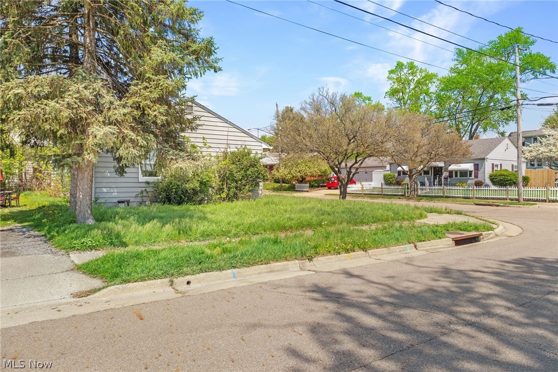 910 Ardella Avenue Akron OH 44306