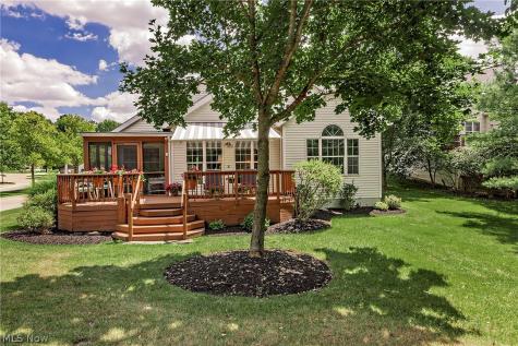 383 Woodside Drive Northfield OH 44067
