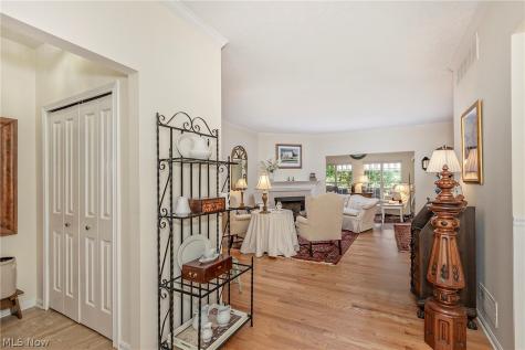 383 Woodside Drive Northfield OH 44067