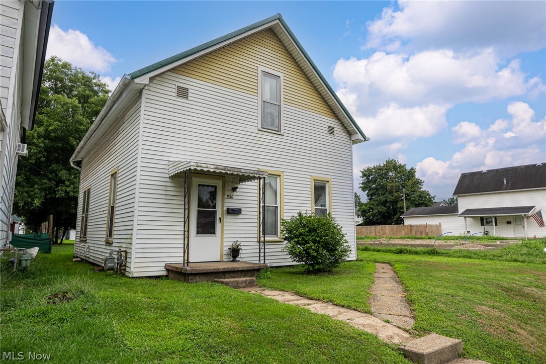 936 S Lawn Avenue Coshocton OH 43812
