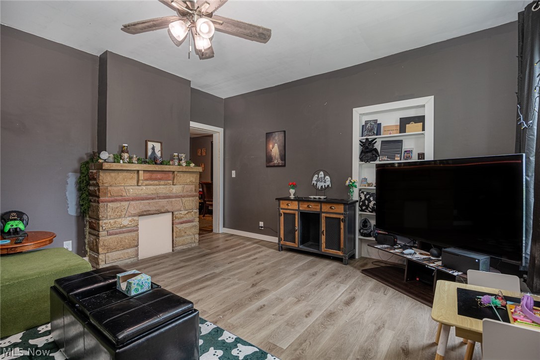 936 S Lawn Avenue Coshocton OH 43812