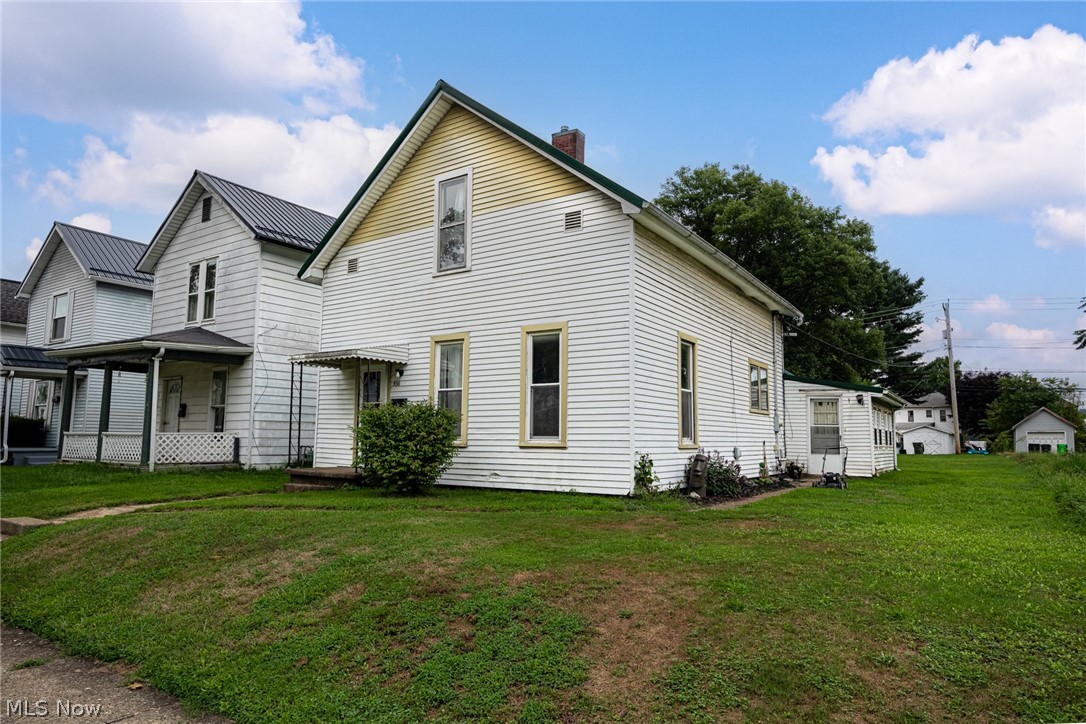 936 S Lawn Avenue Coshocton OH 43812