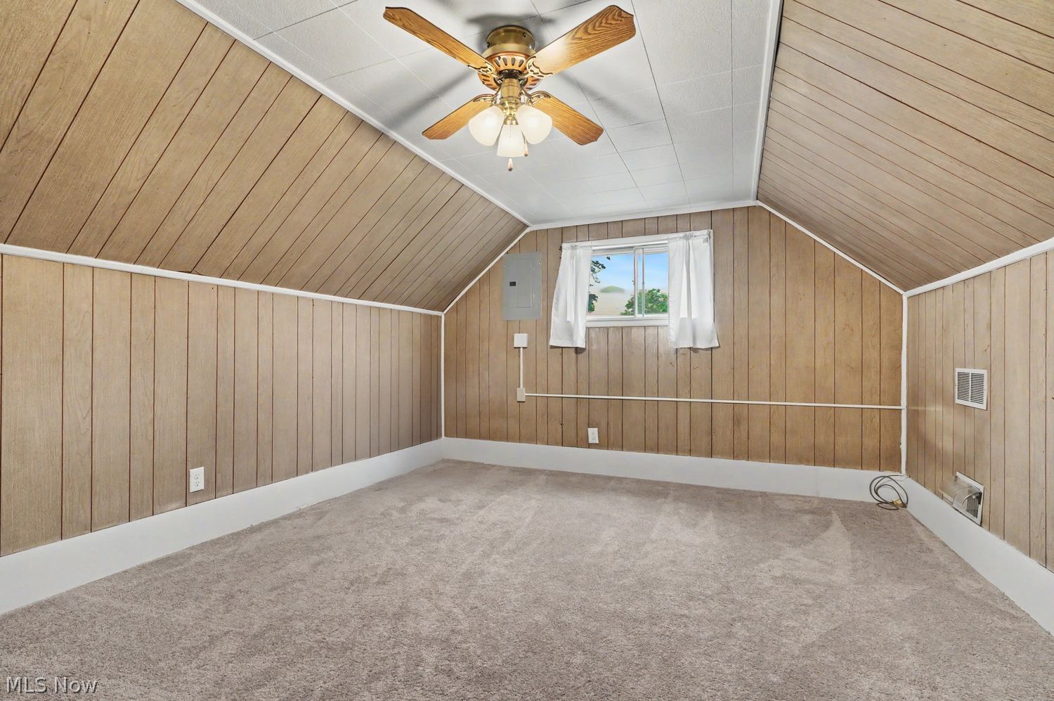 3278 Tod Avenue NW Warren OH 44485