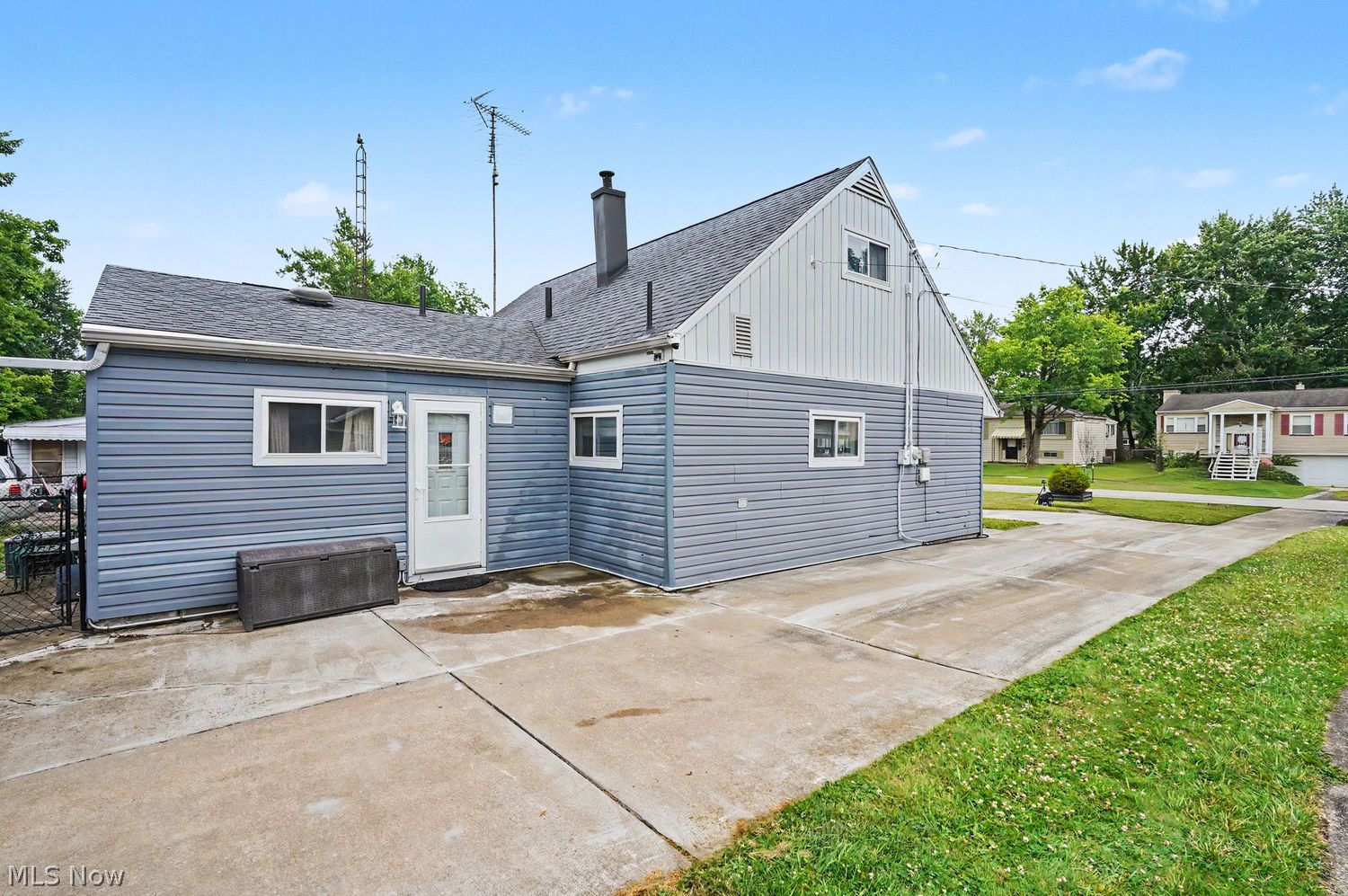 3278 Tod Avenue NW Warren OH 44485