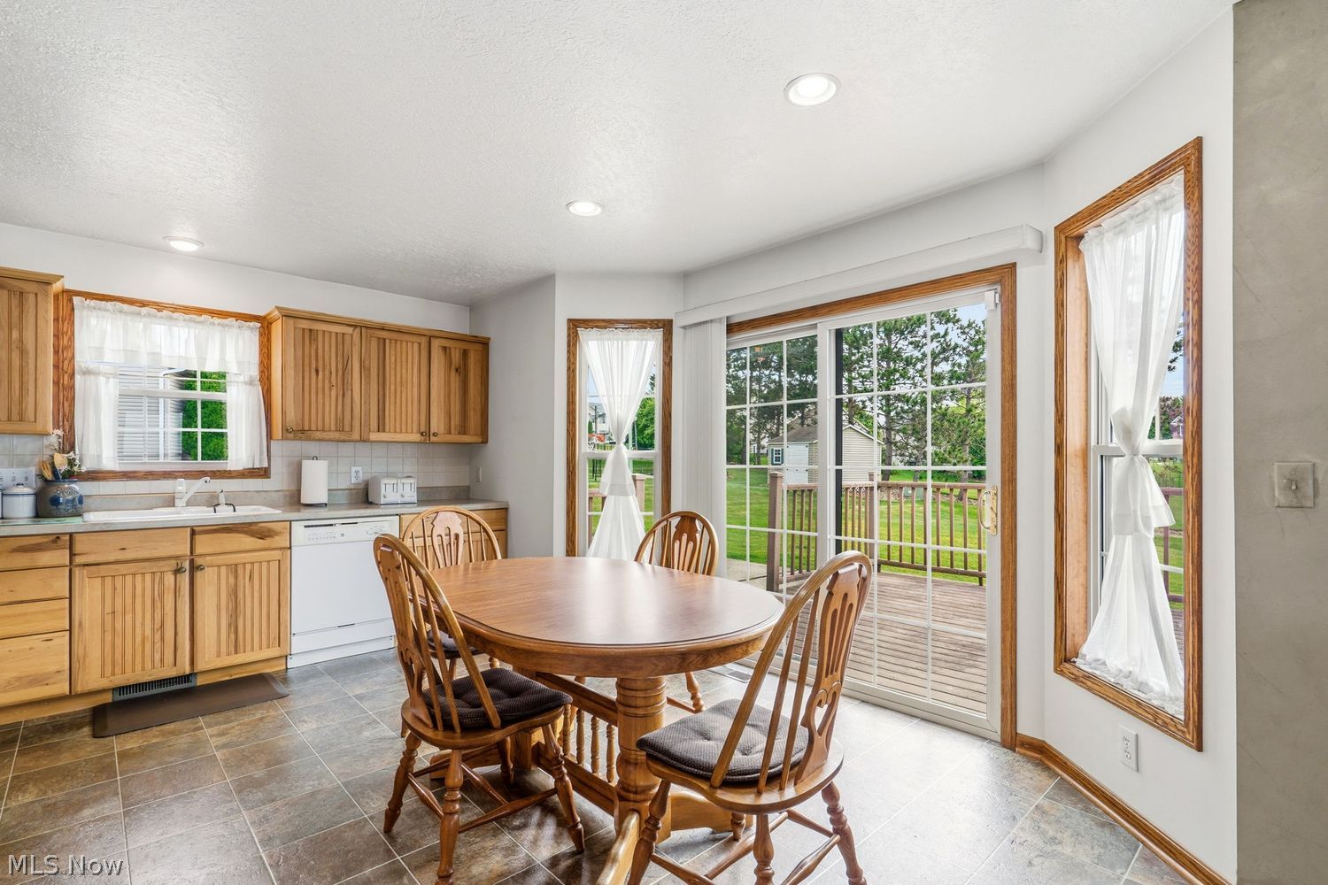 5870 Sky Ridge Avenue NE Louisville OH 44641