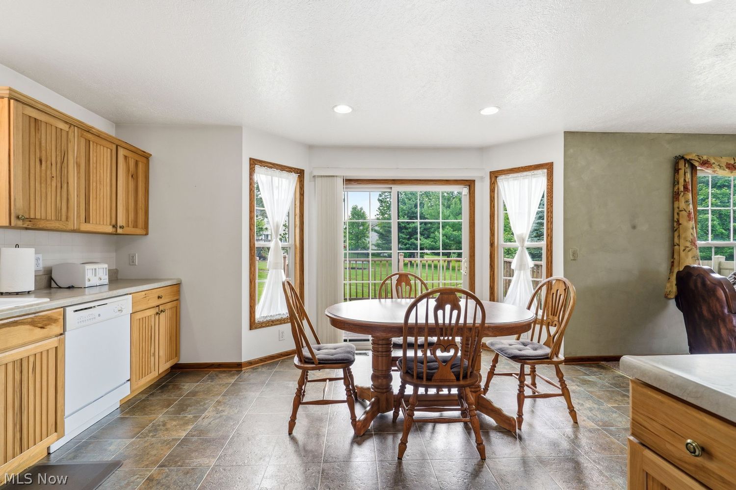 5870 Sky Ridge Avenue NE Louisville OH 44641