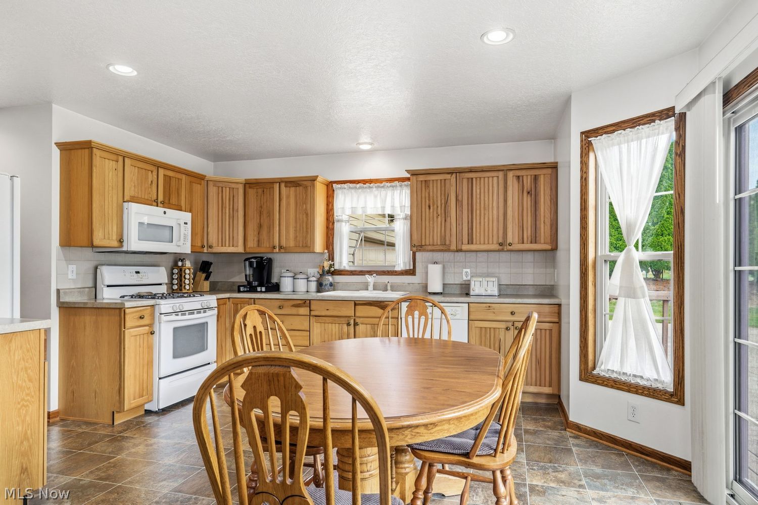 5870 Sky Ridge Avenue NE Louisville OH 44641