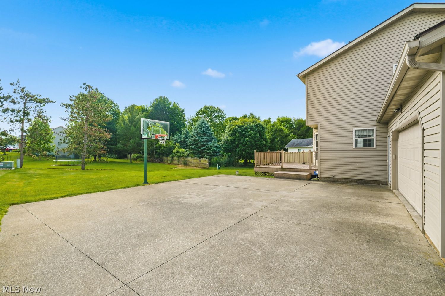 5870 Sky Ridge Avenue NE Louisville OH 44641