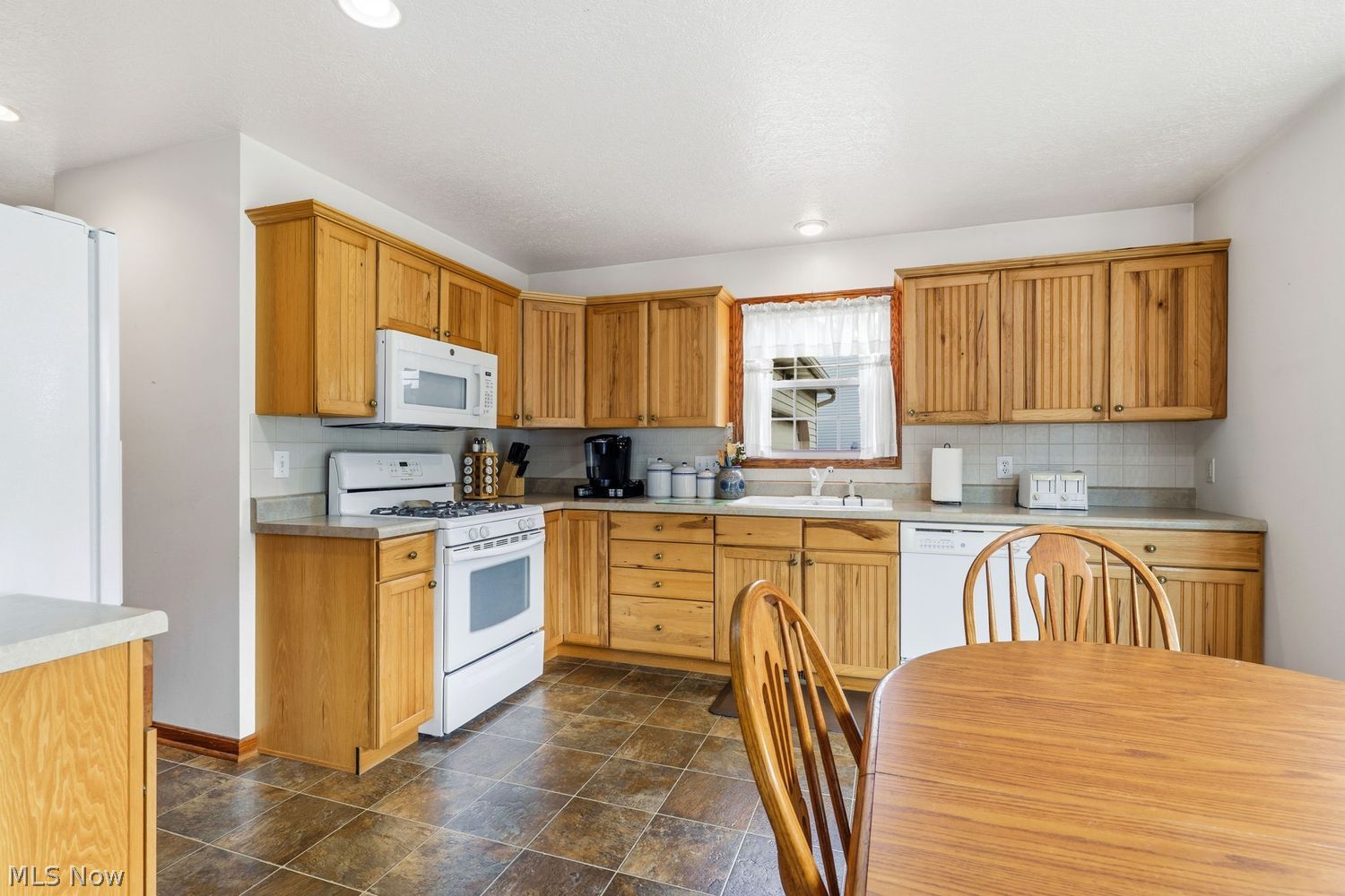 5870 Sky Ridge Avenue NE Louisville OH 44641