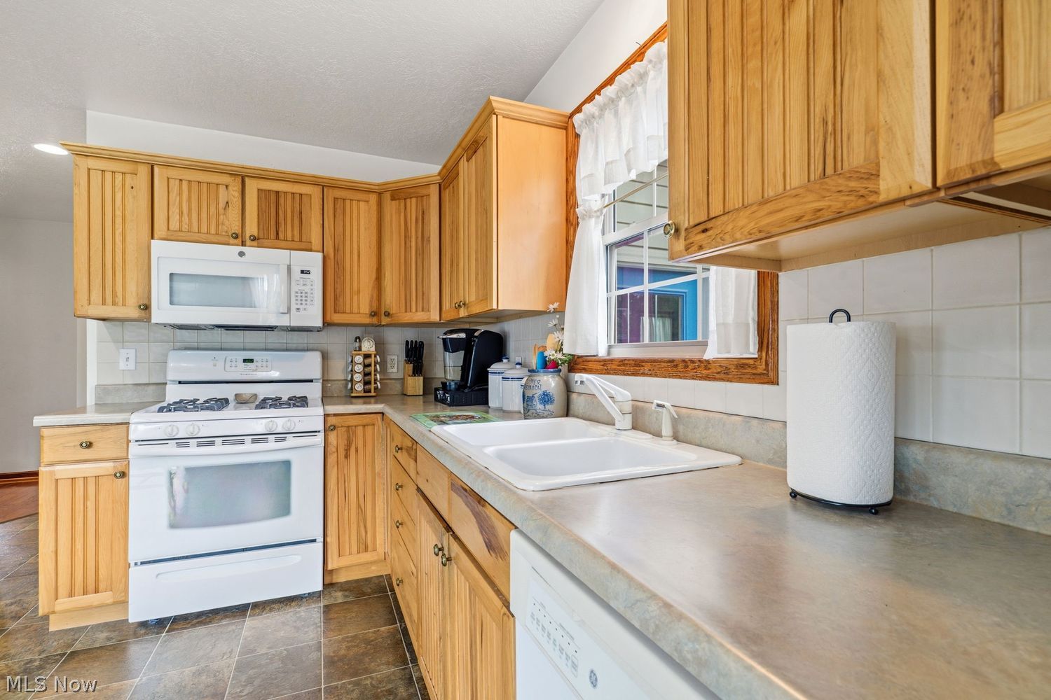 5870 Sky Ridge Avenue NE Louisville OH 44641
