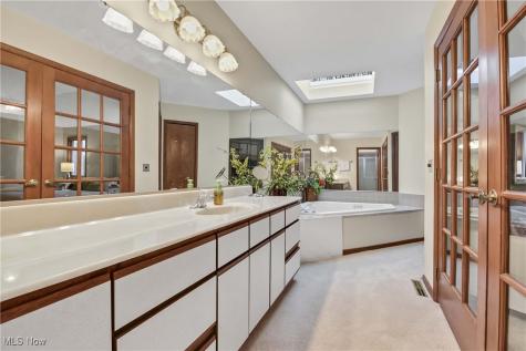 4397 Prestwick Crossing Westlake OH 44145