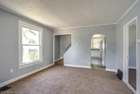 36 21st Street NW Barberton OH 44203