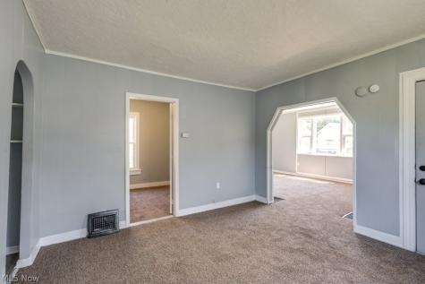 36 21st Street NW Barberton OH 44203