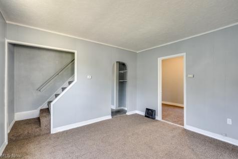 36 21st Street NW Barberton OH 44203