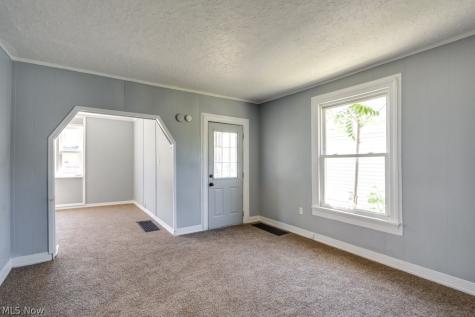 36 21st Street NW Barberton OH 44203