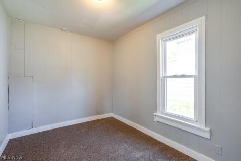 36 21st Street NW Barberton OH 44203