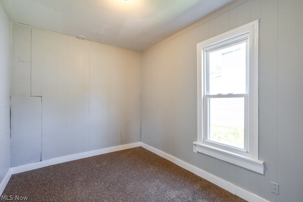 36 21st Street NW Barberton OH 44203