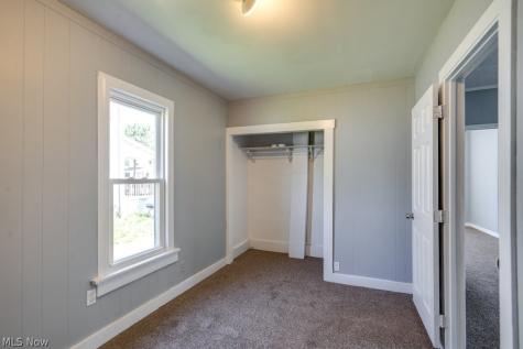 36 21st Street NW Barberton OH 44203