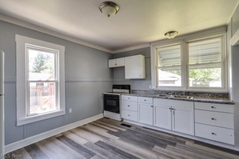 36 21st Street NW Barberton OH 44203