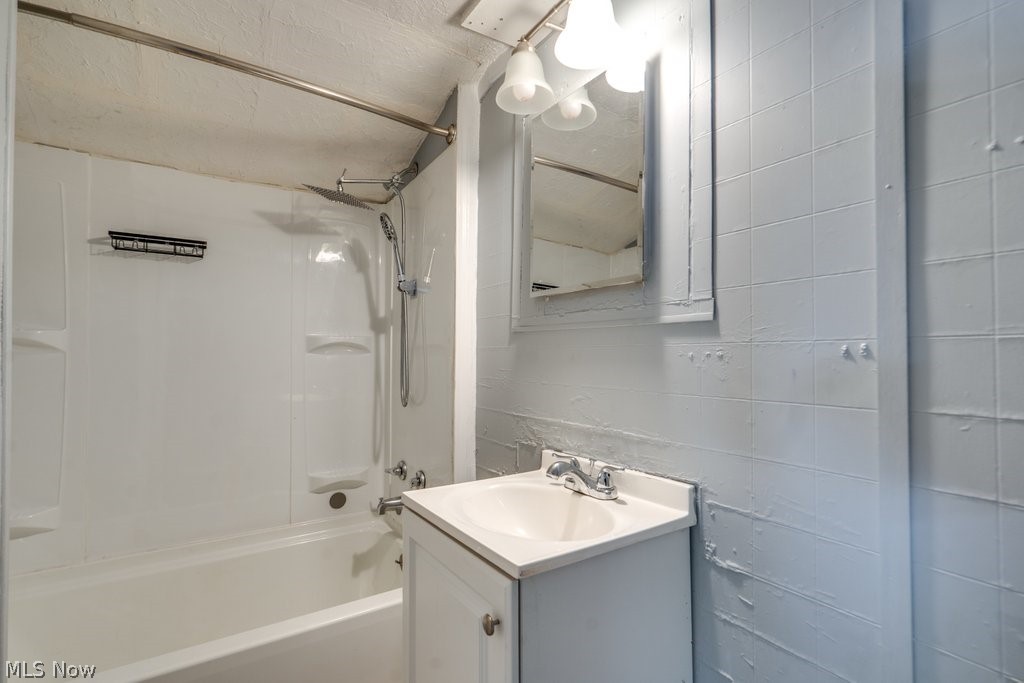 36 21st Street NW Barberton OH 44203