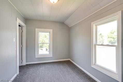 36 21st Street NW Barberton OH 44203
