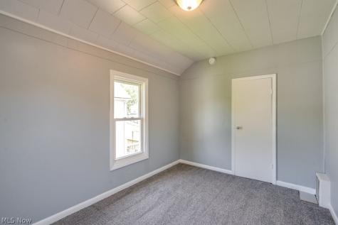 36 21st Street NW Barberton OH 44203