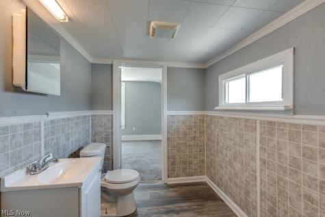 36 21st Street NW Barberton OH 44203