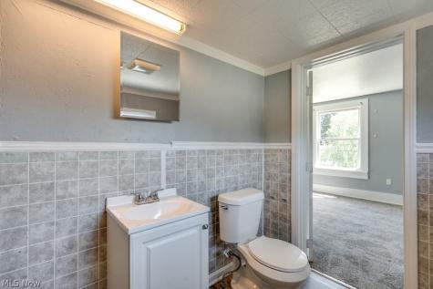 36 21st Street NW Barberton OH 44203