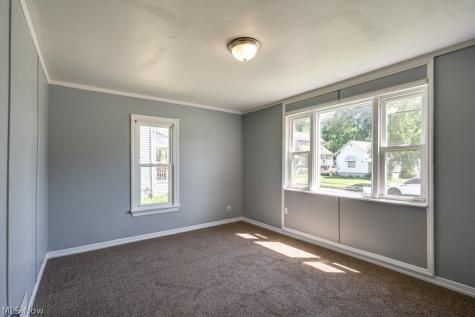 36 21st Street NW Barberton OH 44203